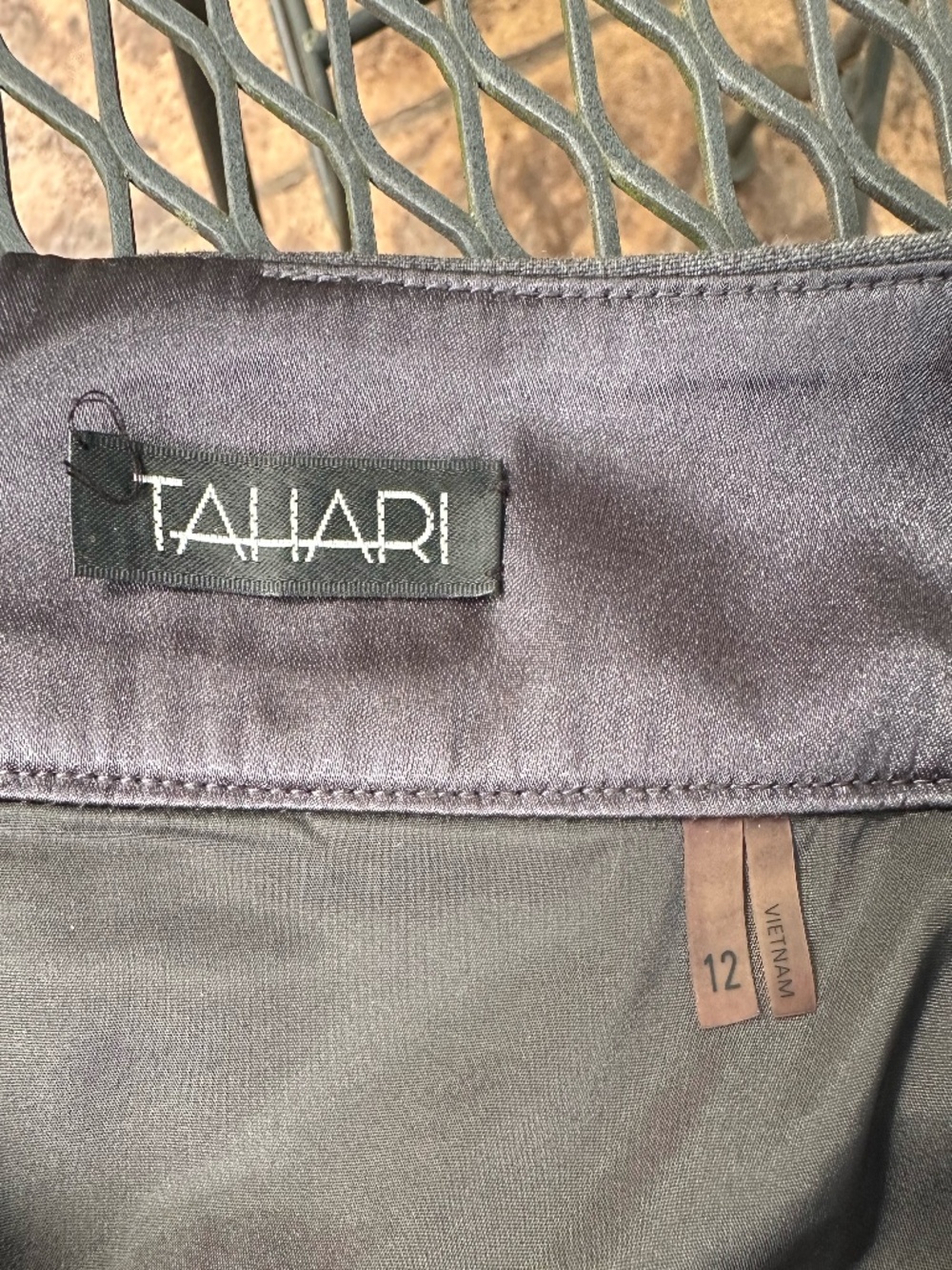 Tahari Women’s Size 12 Gray Pencil Skirt Flare Pleats Knee Length Lined - Picture 4 of 7
